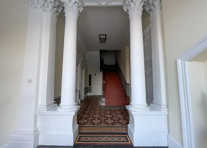 1 Bed Character Filled Glasgow Apartment